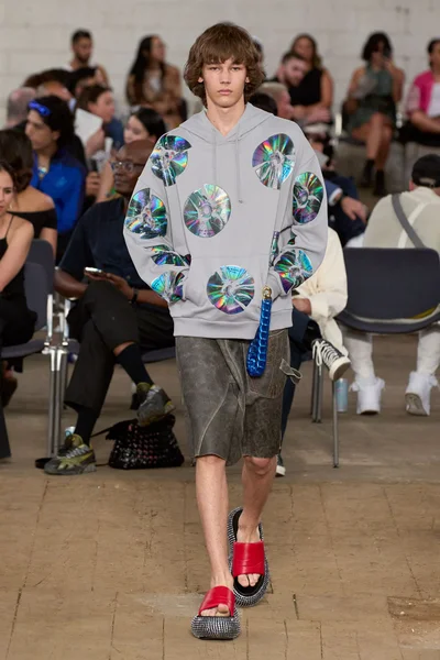 Look 11